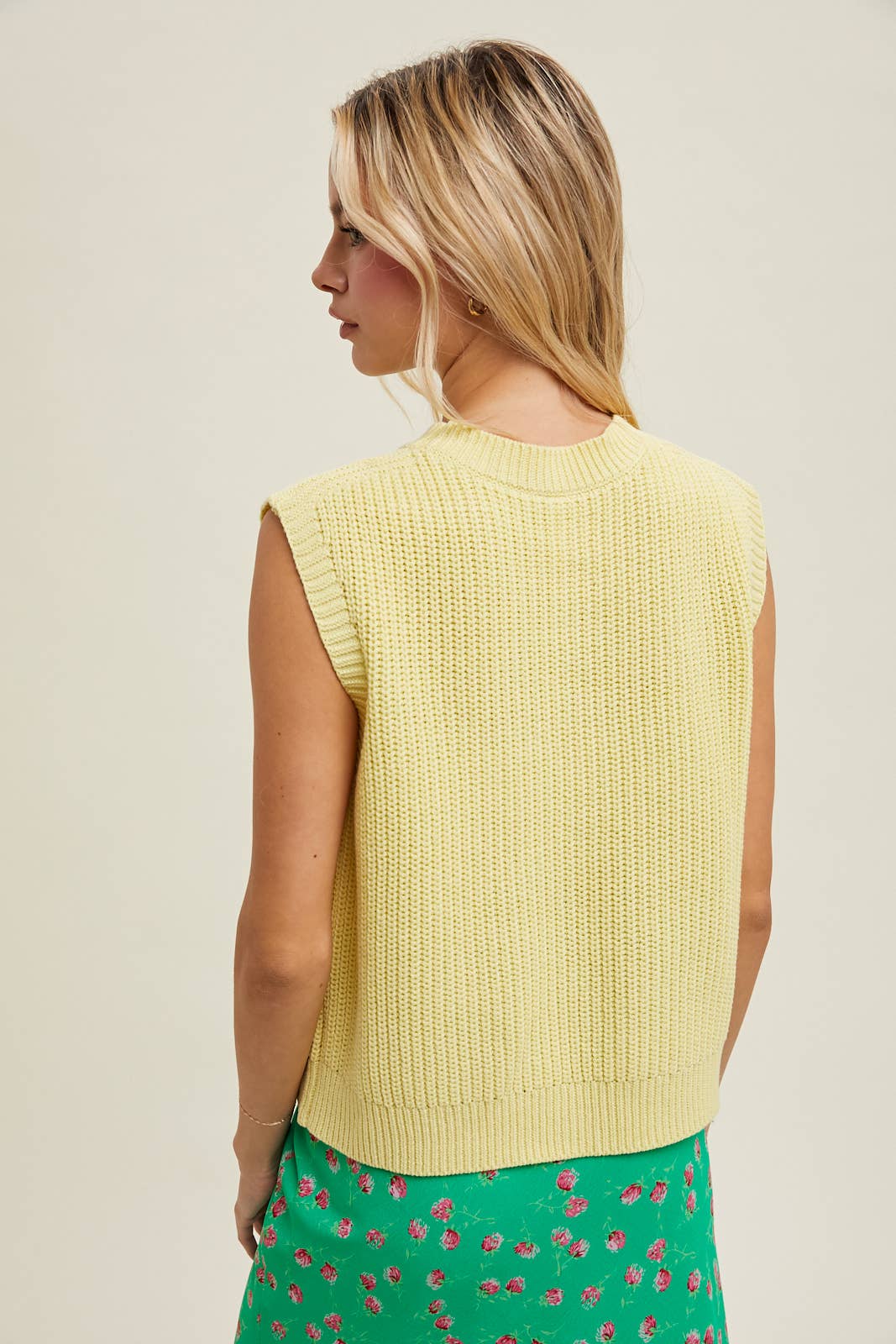 KNIT SWEATER VEST