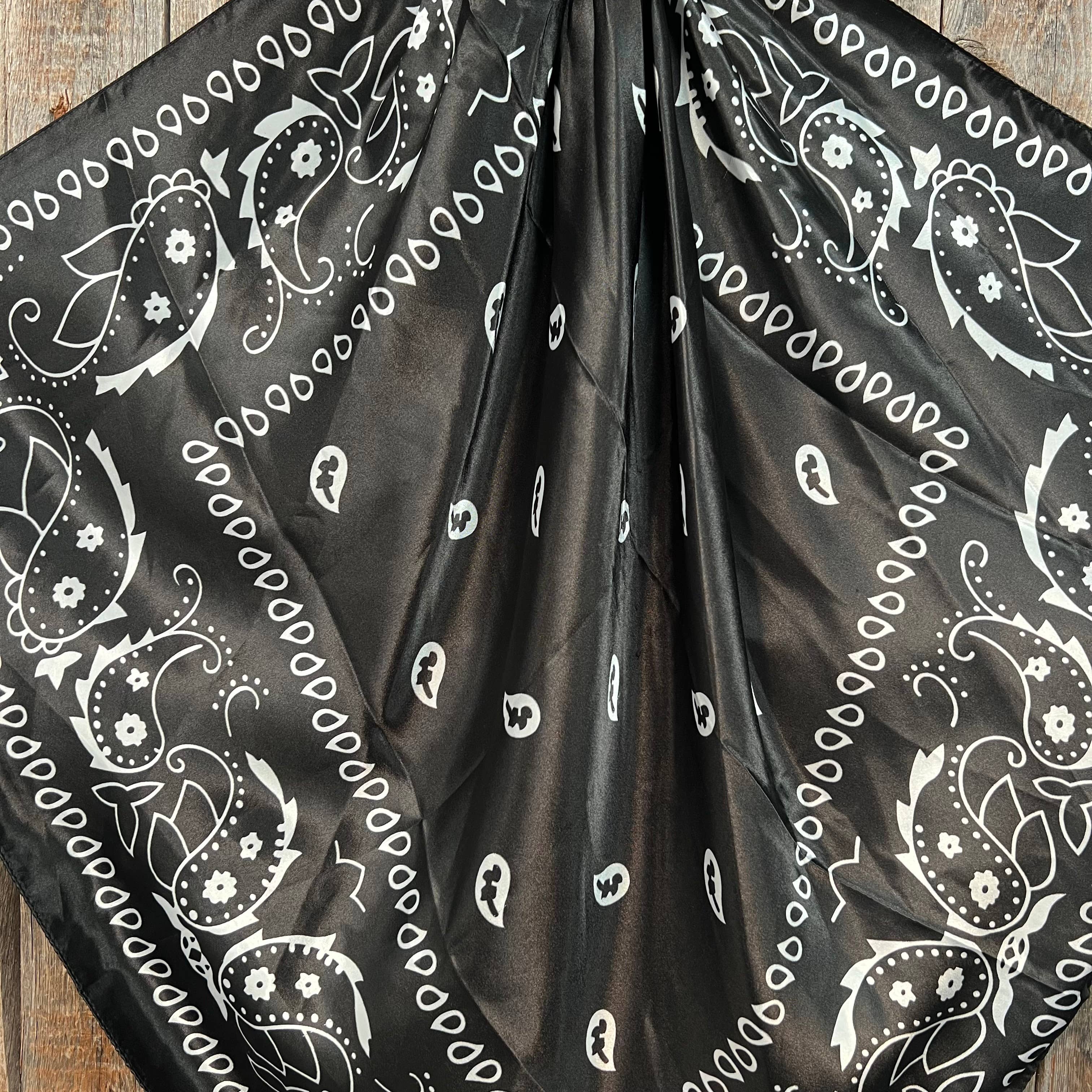 35X35"  Black & White Paisley Wild Rag